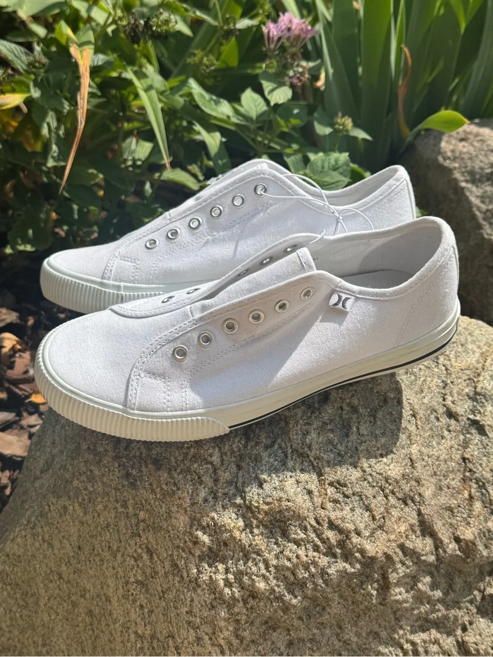 Hurley Chloe White Canvas Slip-On Sneakers 8 NWT - Picture 1 of 10